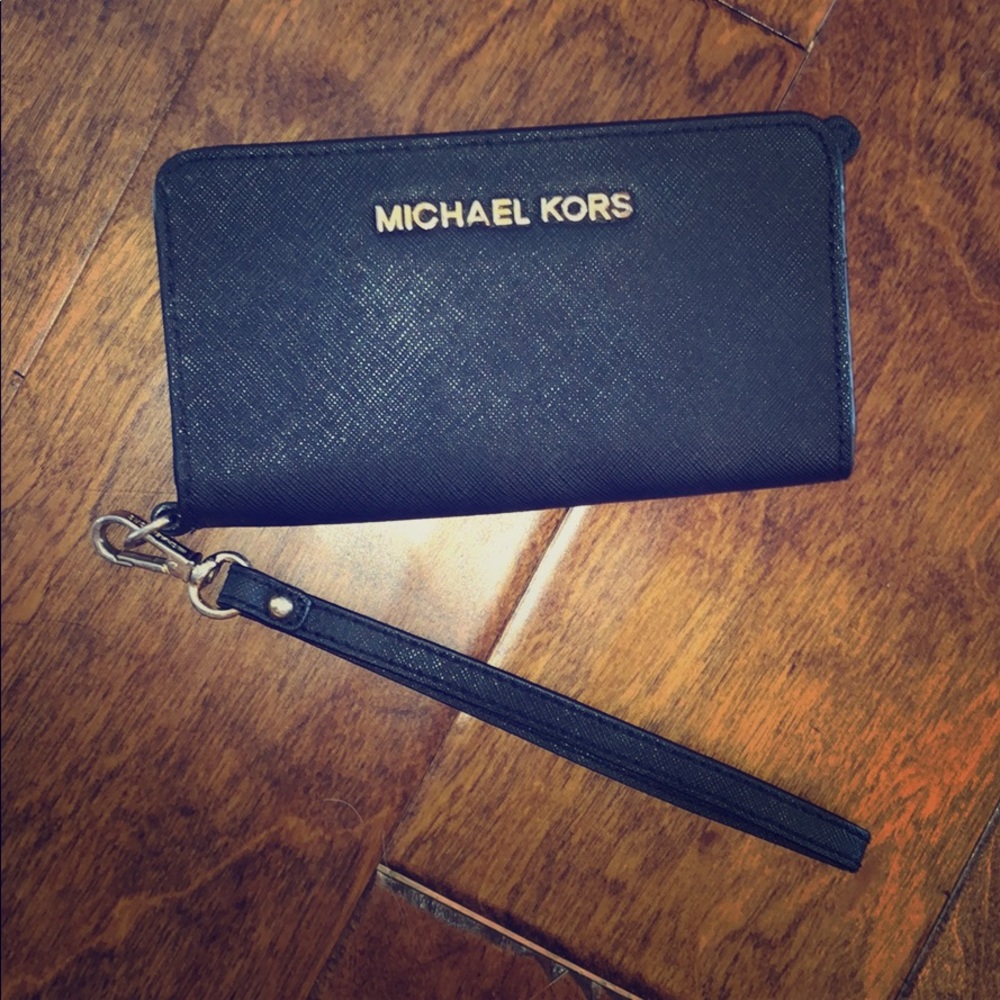 Michael Kors Wristlet - Black and gold